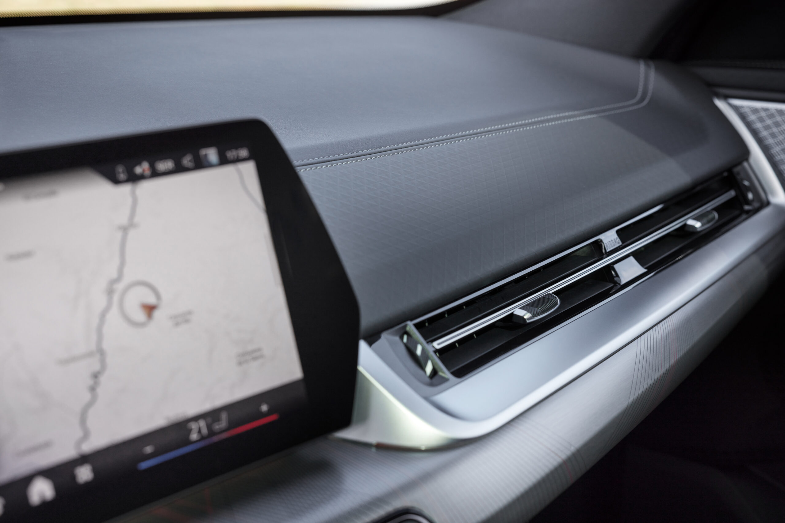 
								BMW iX2 full									