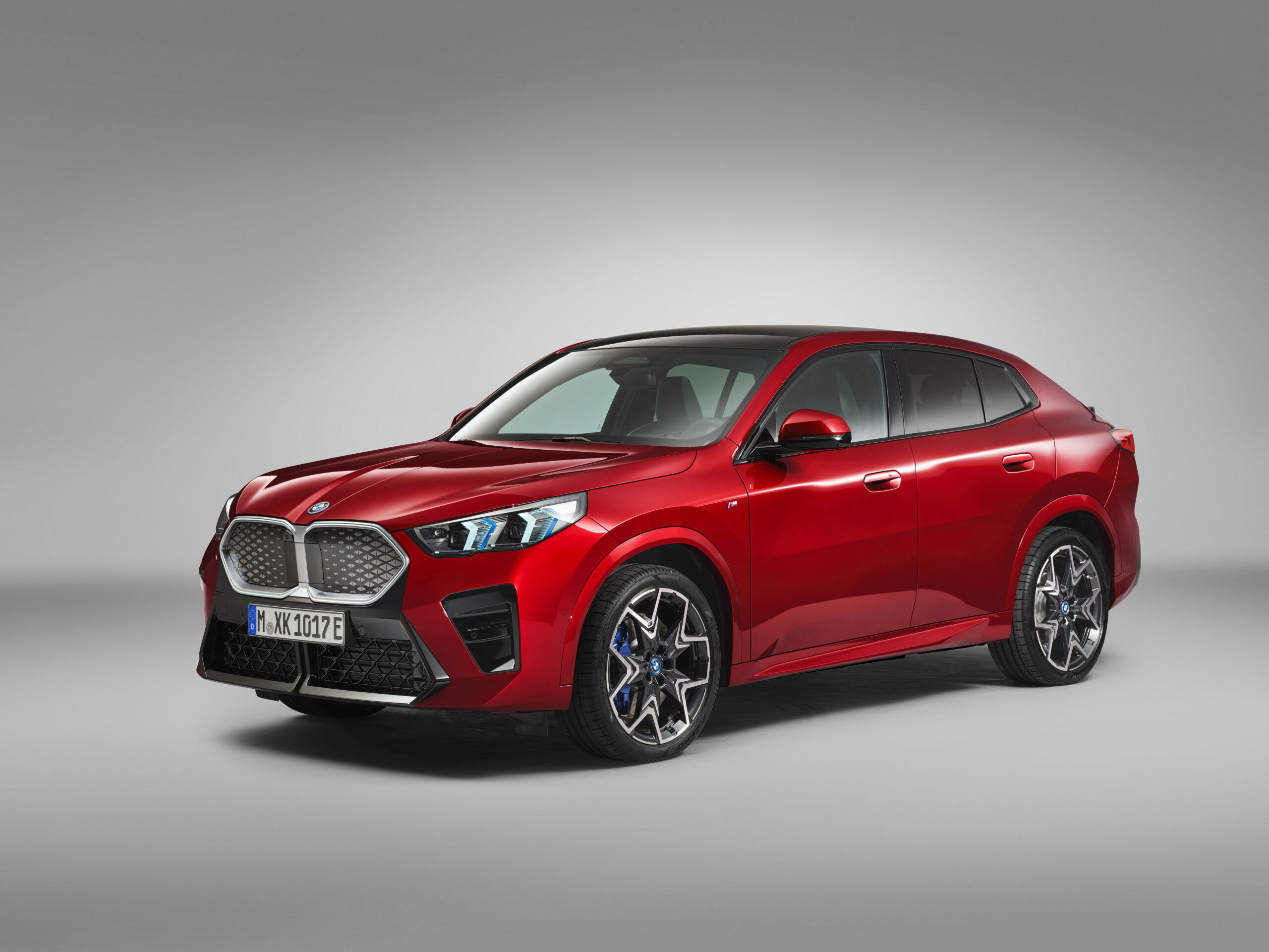 
								BMW iX2 full									