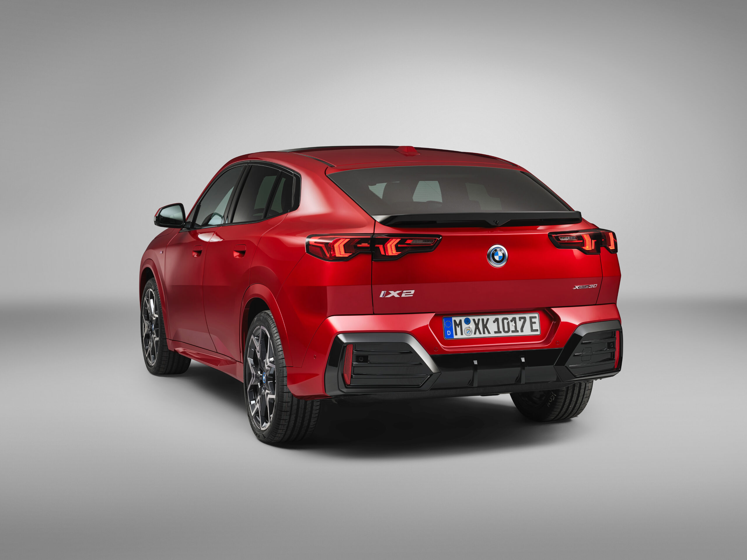 
								BMW iX2 full									