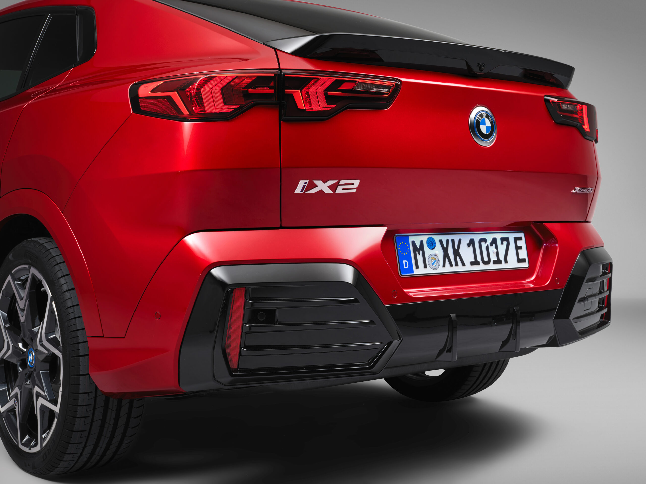 
								BMW iX2 full									
