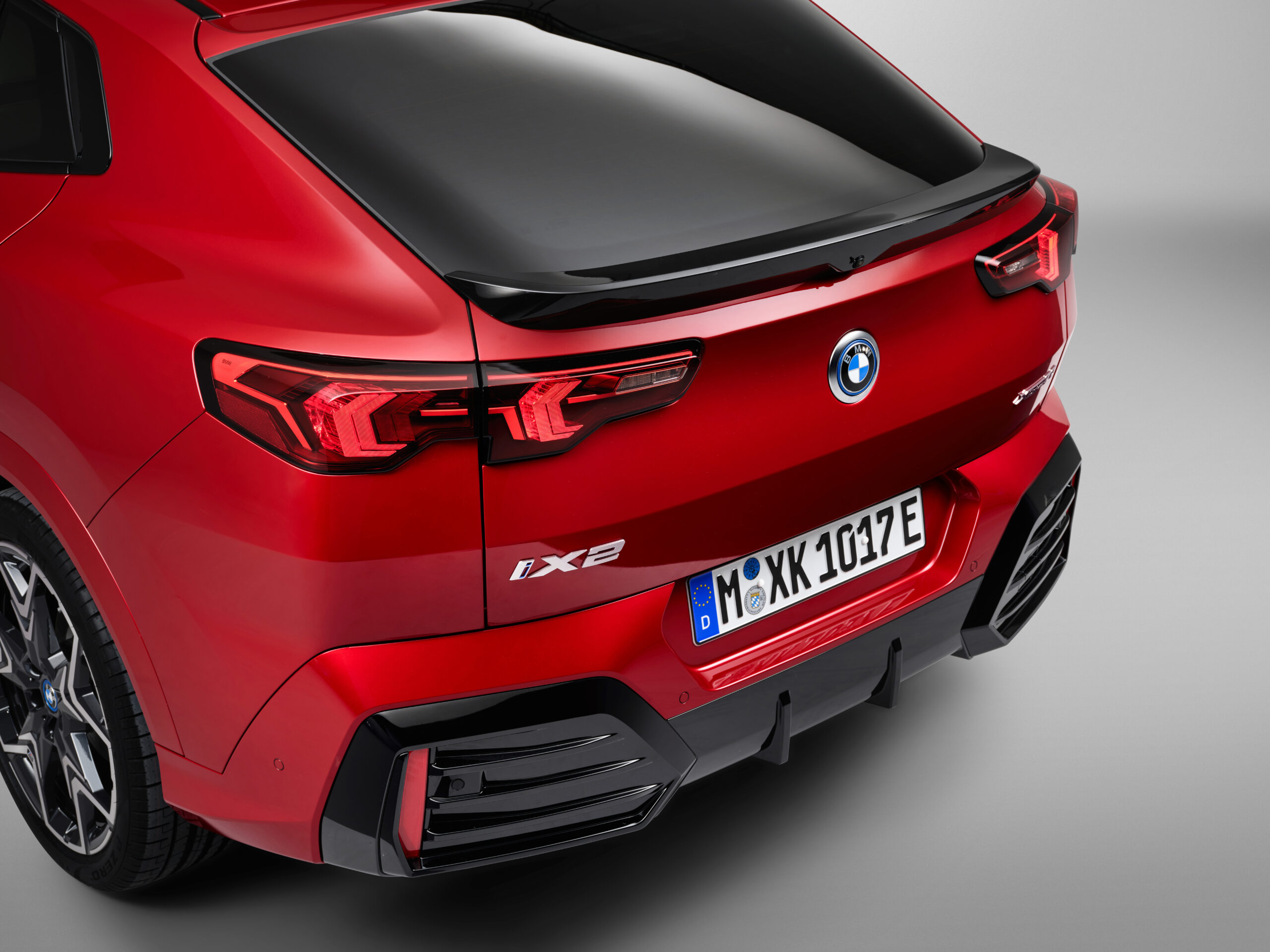 
								BMW iX2 full									