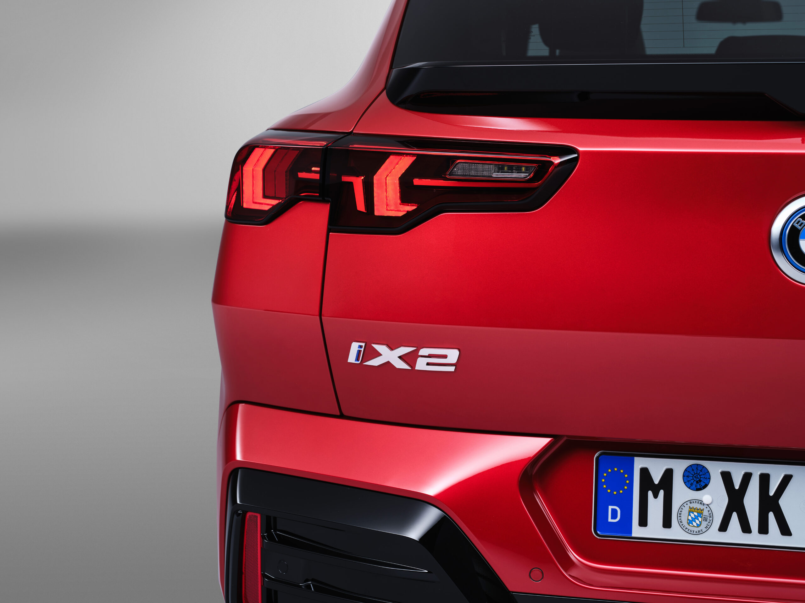 
								BMW iX2 full									