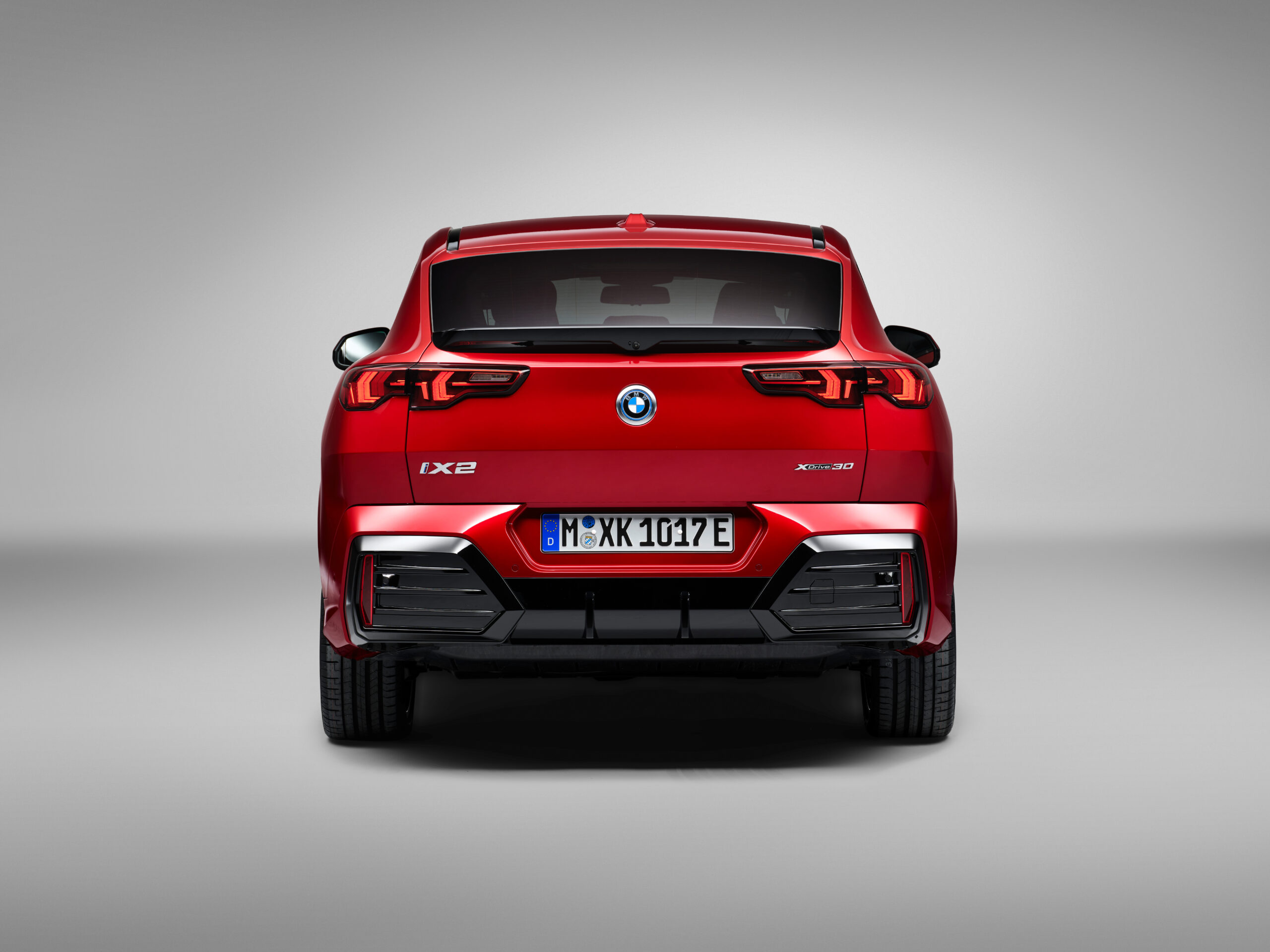 
								BMW iX2 full									