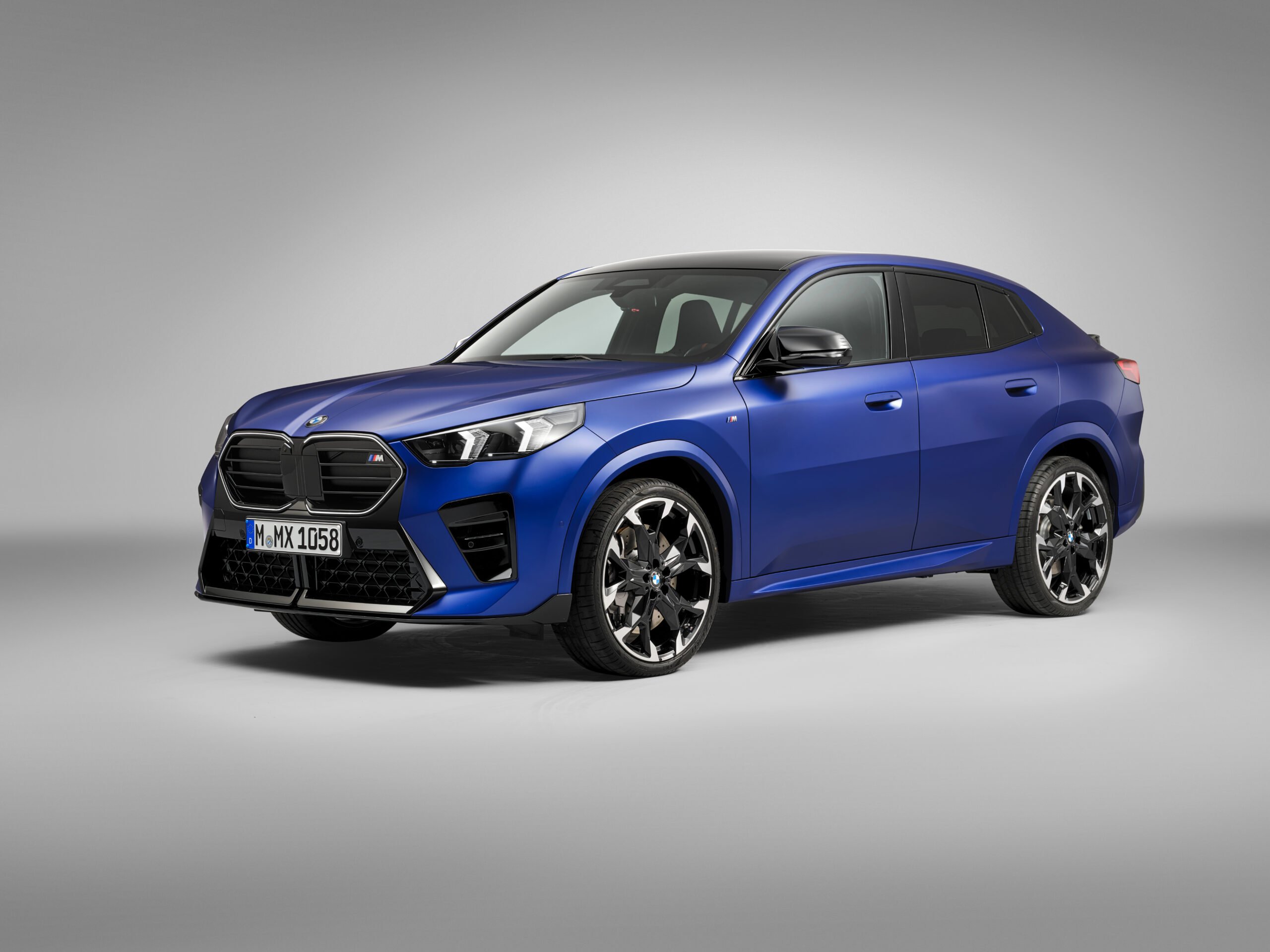 
								BMW iX2 2 full									