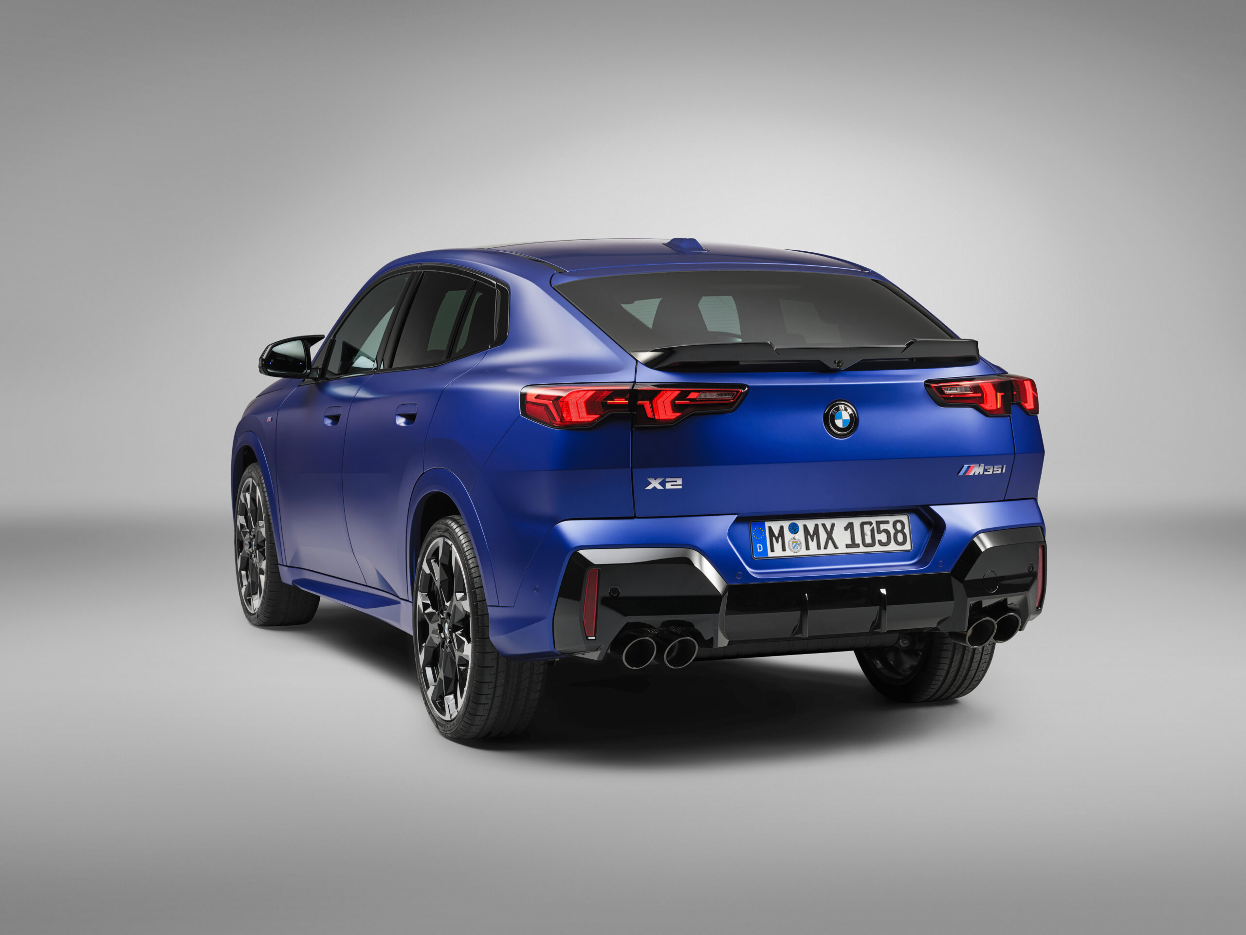 
								BMW iX2 2 full									