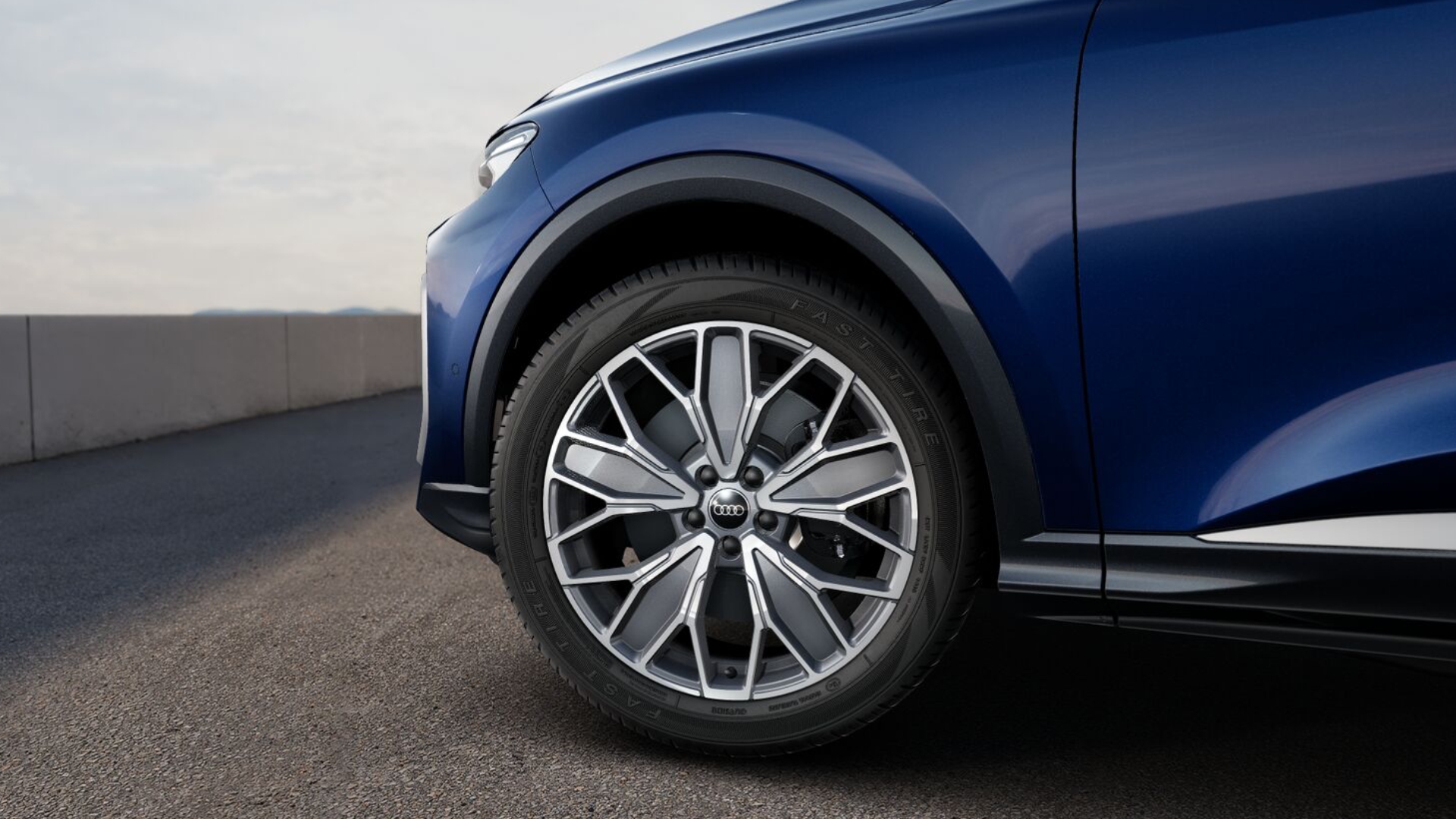 
								Nowe SQ5 TFSI quattro S tronic full									
