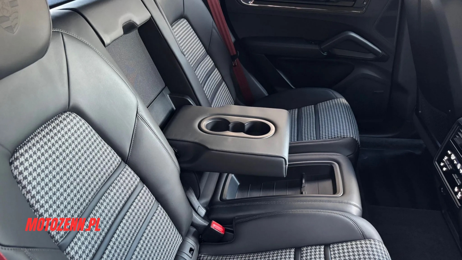 
								PORSCHE CAYENNE GTS V8 biturbo – 500 KM full									